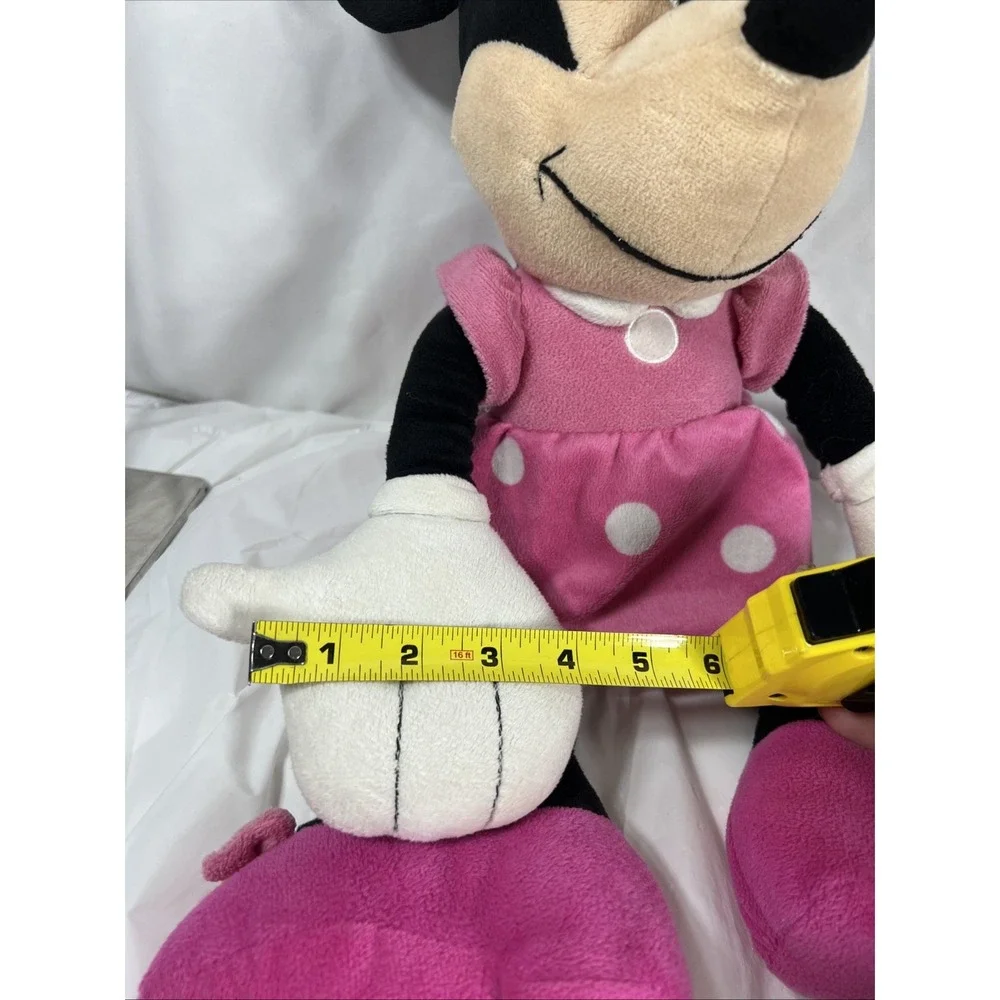 Disney Store Exclusive Minnie Mouse 21